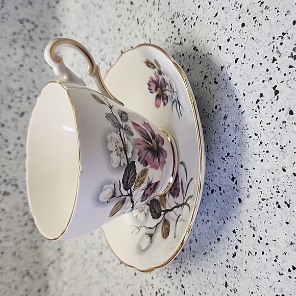 Vintage Grosvenor Bone China Floral Tea Cup and Saucer England - Picture 2 of 6